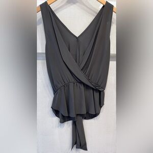 Grey atie front tank Sleeveless Tank size S
V back
Reversible